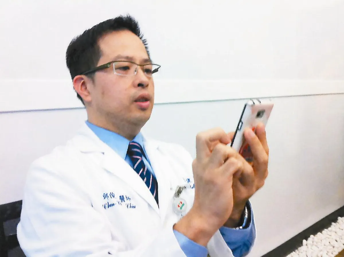 低頭玩手機 淪為猿人族