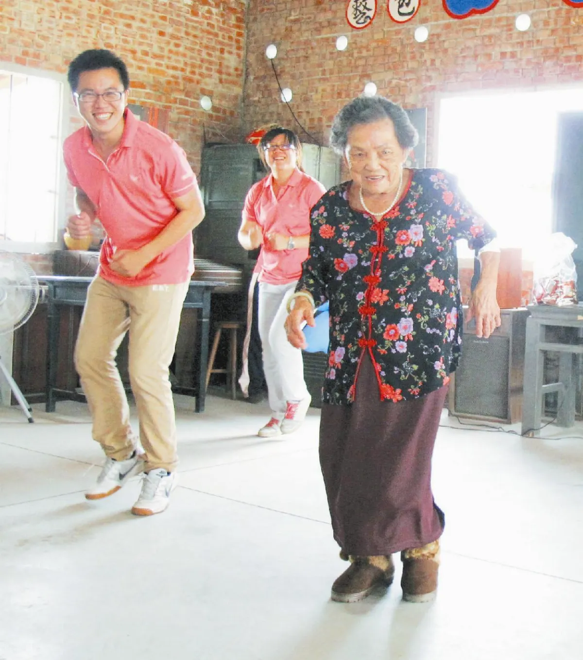 9旬嬤跳騎馬舞 袂喘啦！