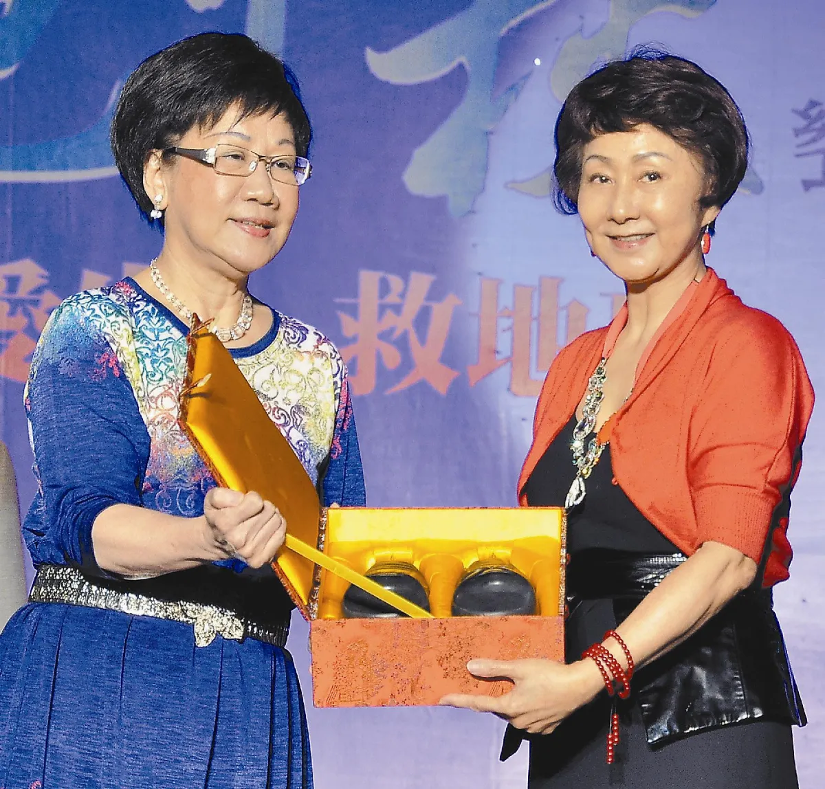 瘦身現身素食宴 秀蓮姐石硯贈佛館