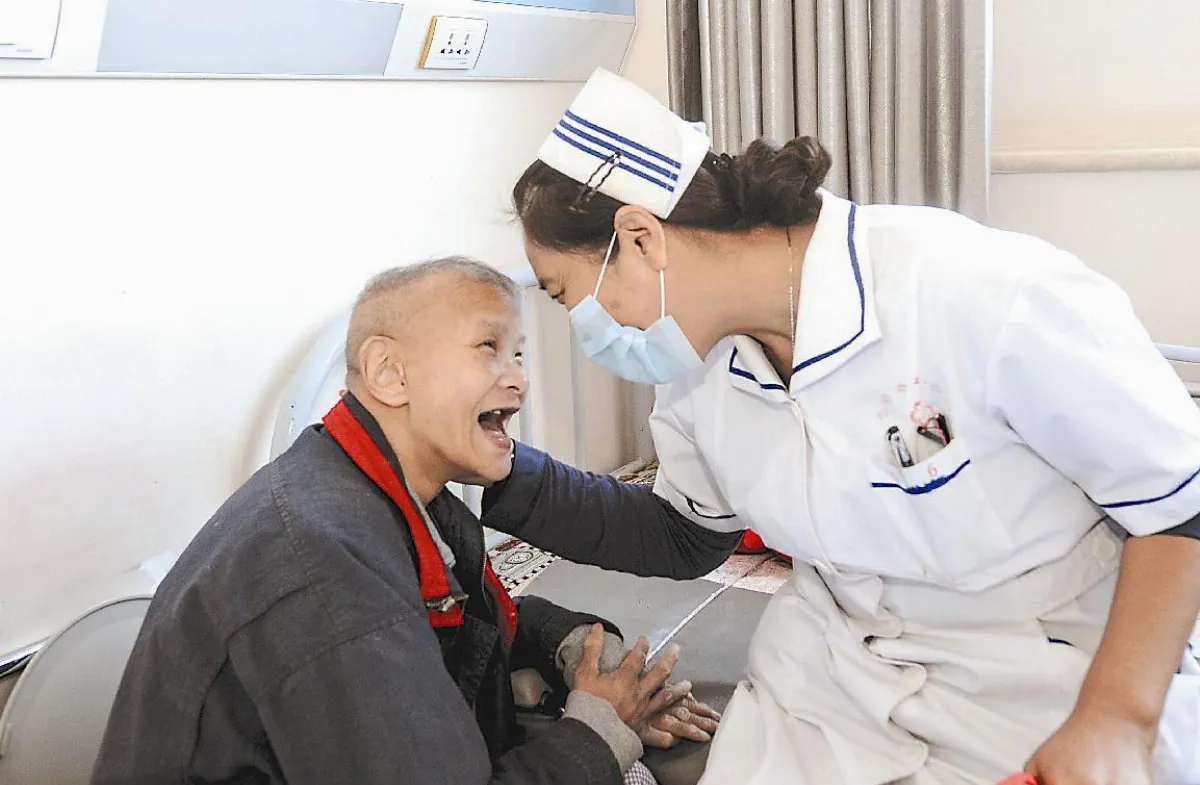 護士關懷老人