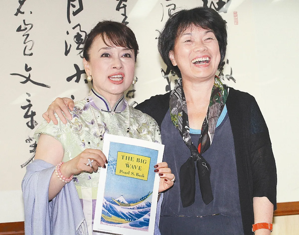 翁倩玉影歌畫三絕 龍應台：台灣寶