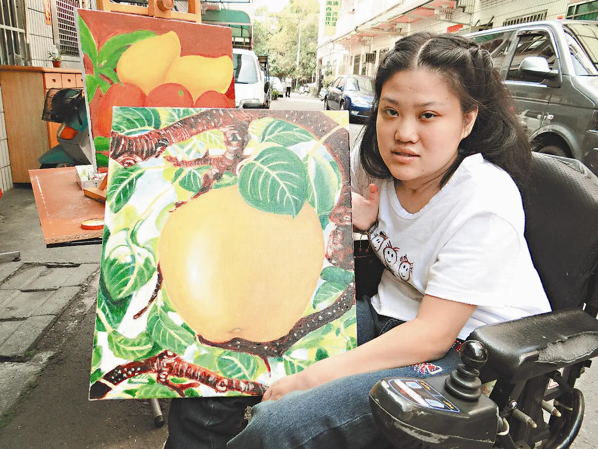 脊損患者 揮灑生命色彩