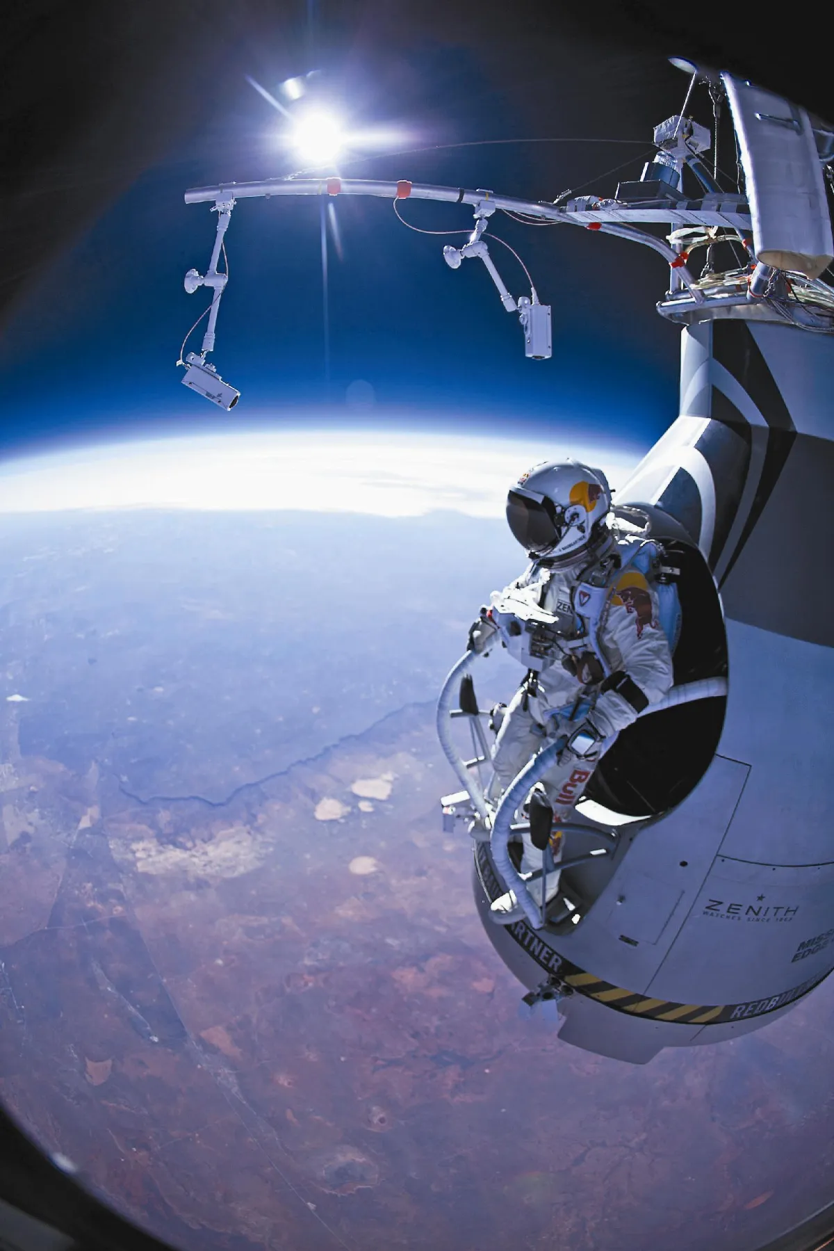 奧狂人 挑戰超音速太空跳傘