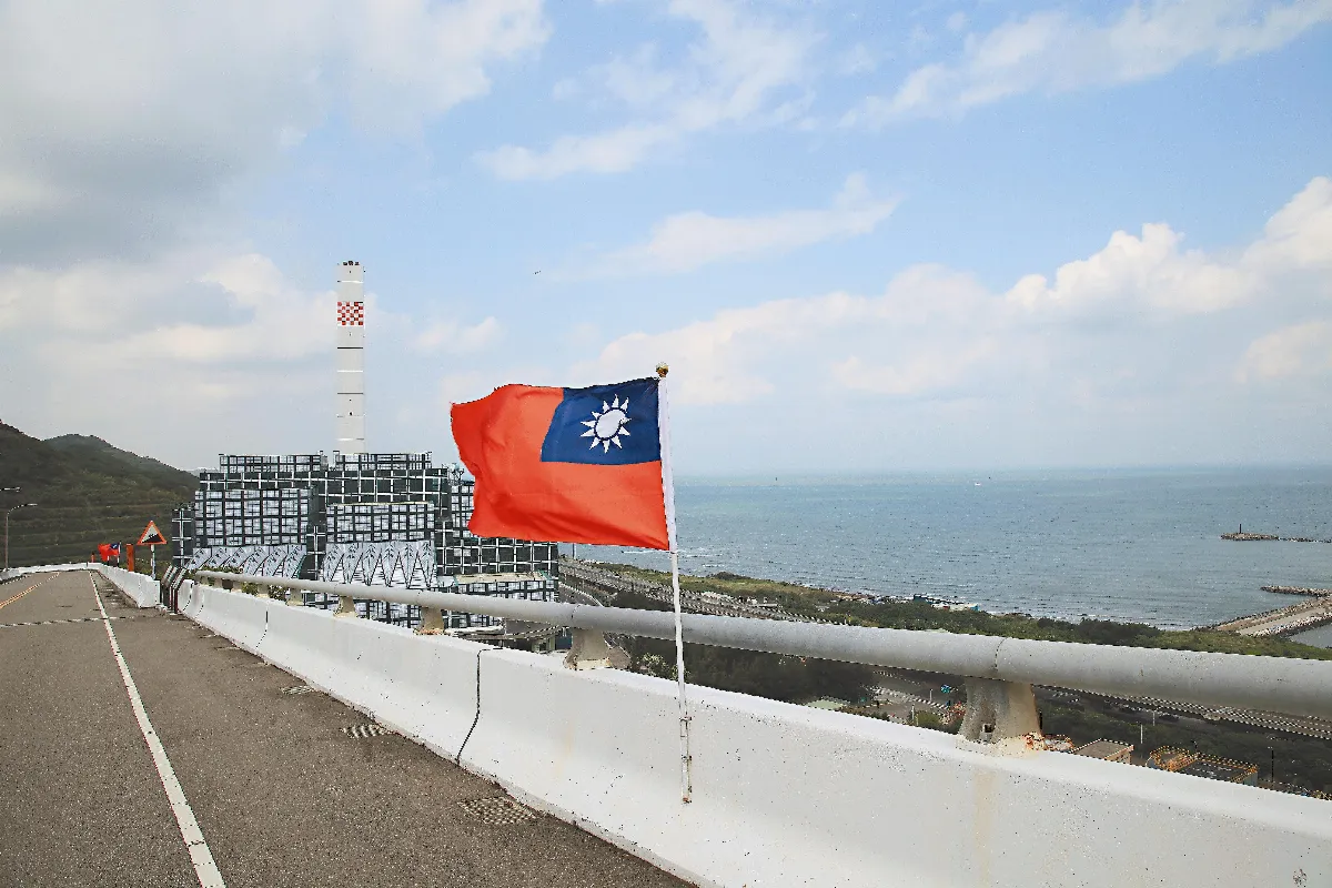 國旗插垃圾掩埋場 陸客熱點