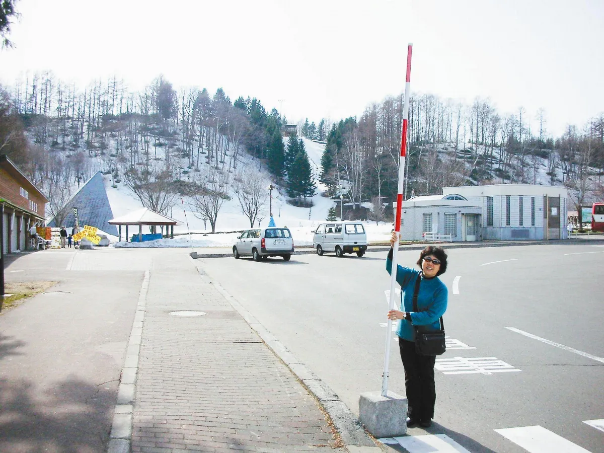 【繞著地球跑】  雪地標竿