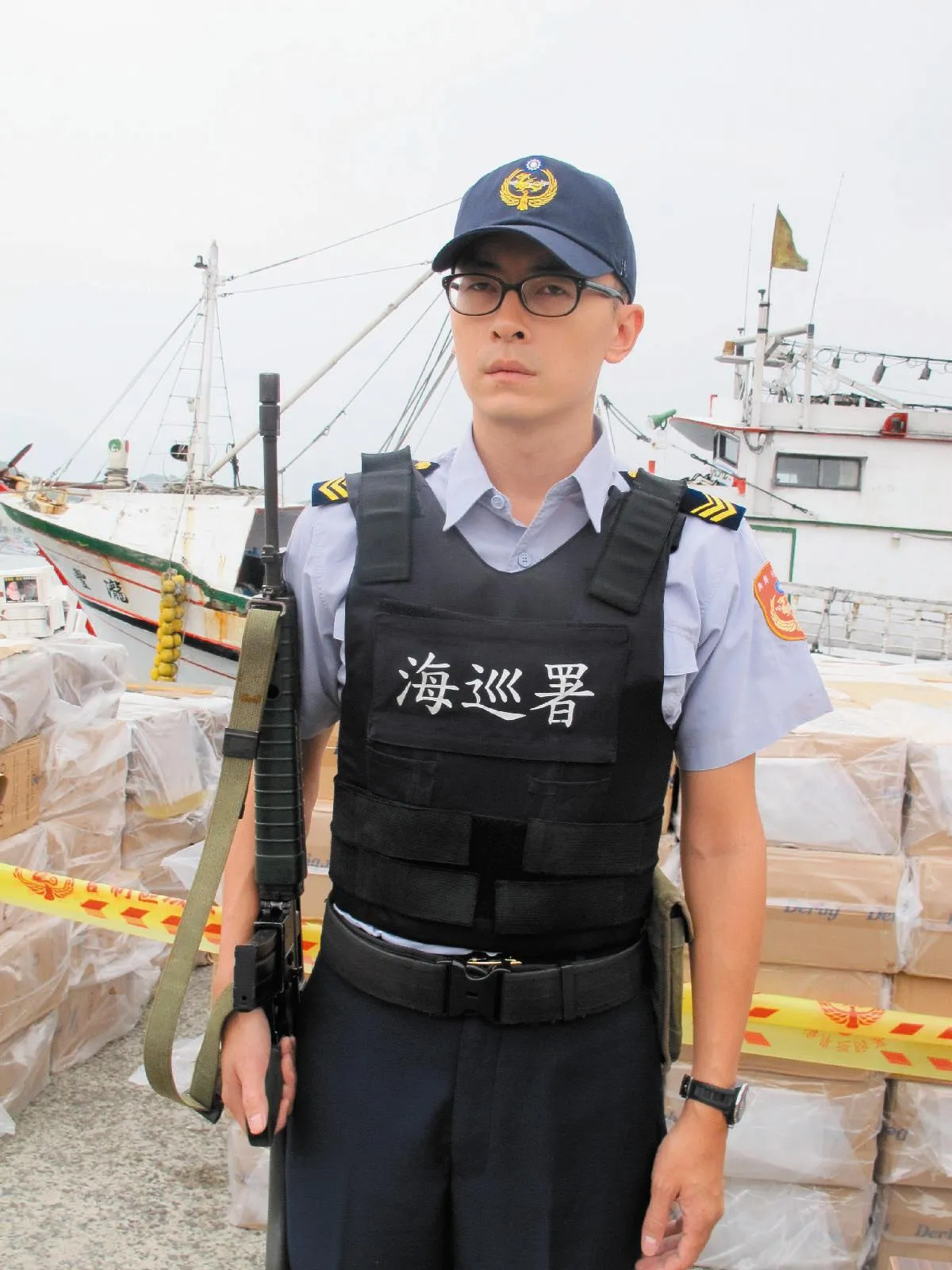 全副武裝戒護 鄭元暢當兵樂