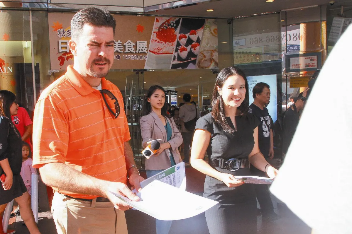 AIT高官 上街擺攤宣傳免簽