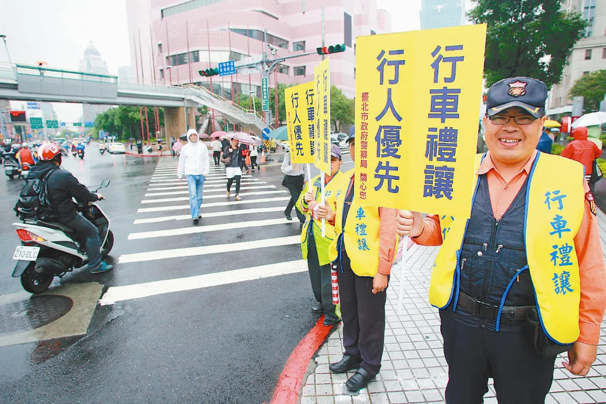 交通大執法 行人也要罰