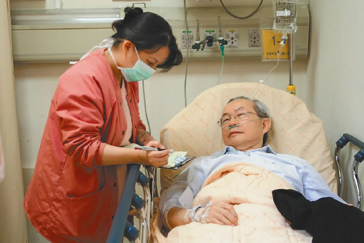 醫師扮病人 體會作業程序不人性