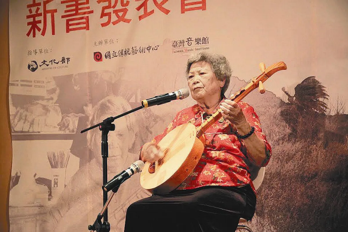 人間國寶張日貴 民謠唱進有聲書