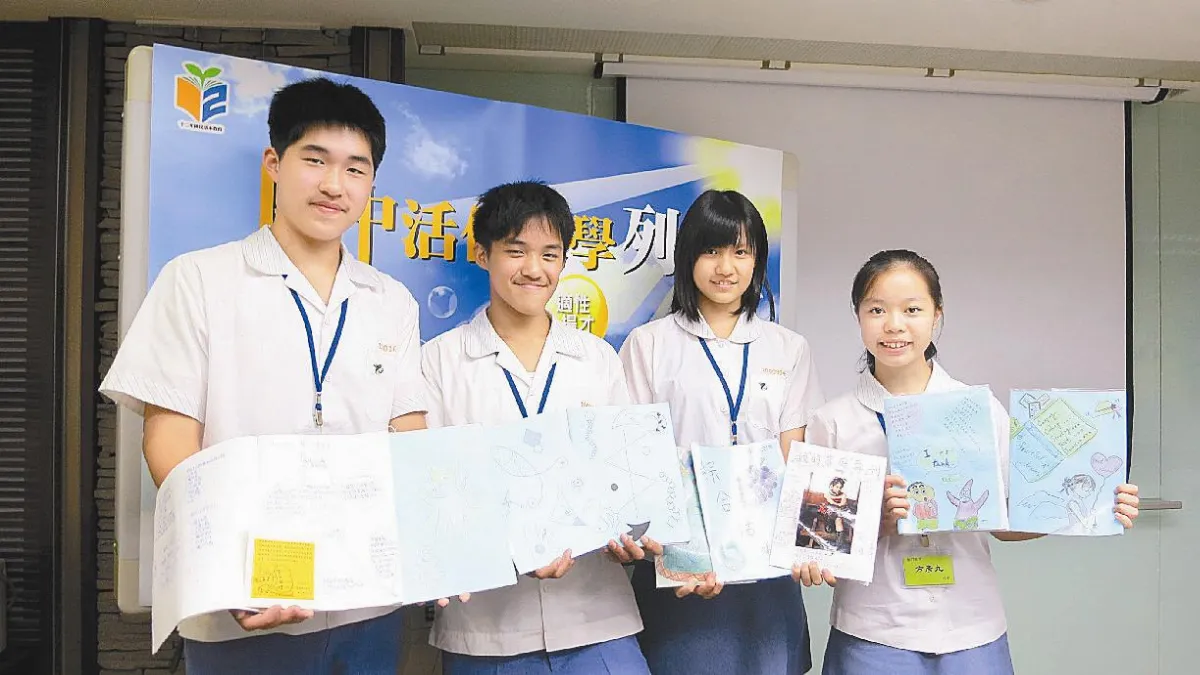 夜市人生教擺攤 龍門師生自編教科書