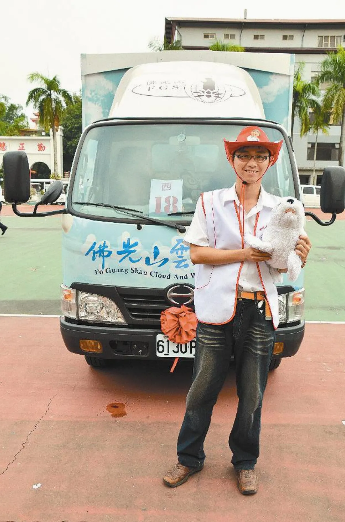 海鷗叔叔 送書到偏鄉