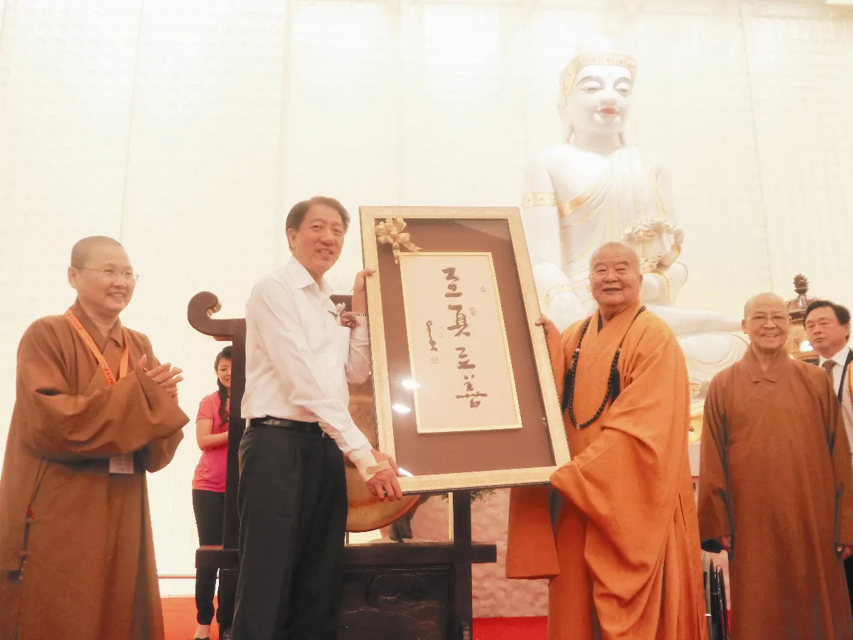 傳燈展揭幕 刻畫弘法足跡