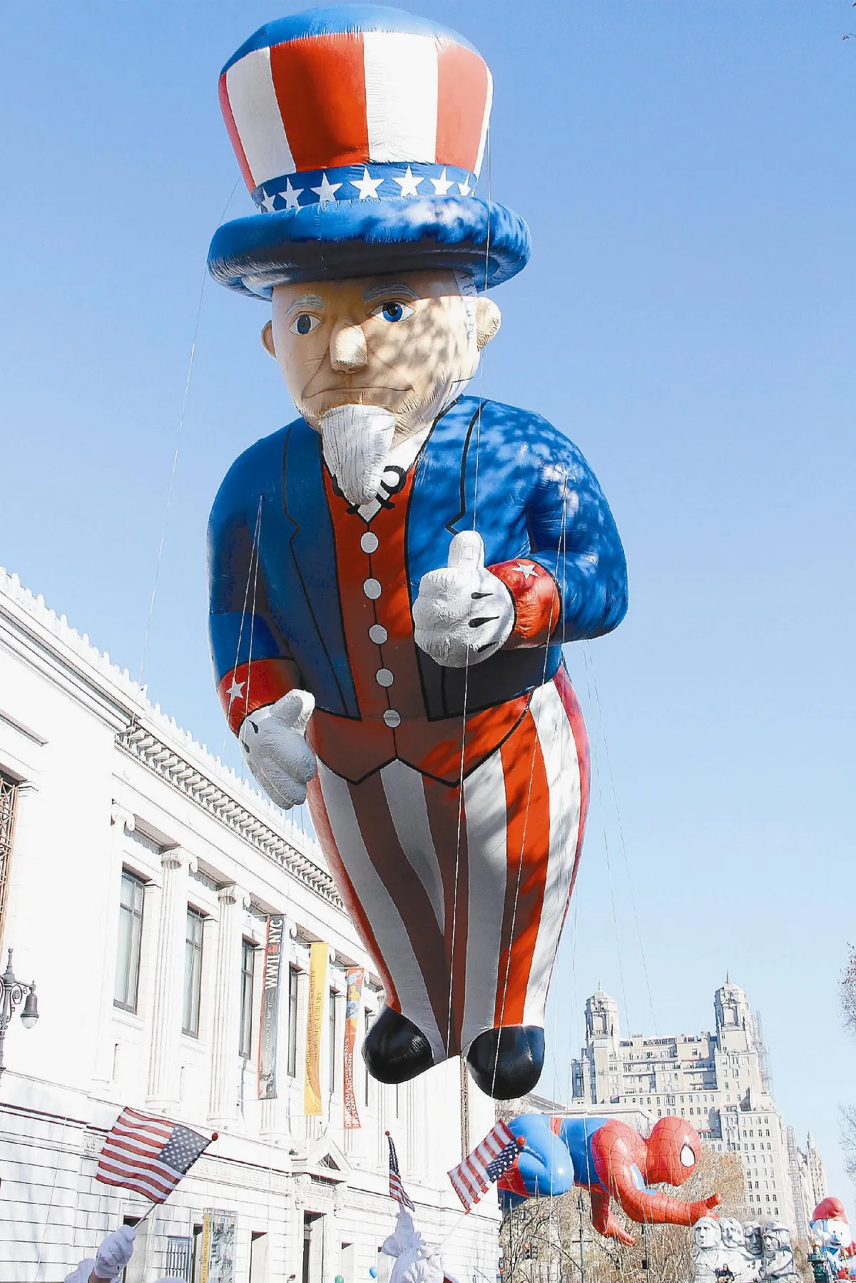 災後感恩節 美辦遊行、共享大餐