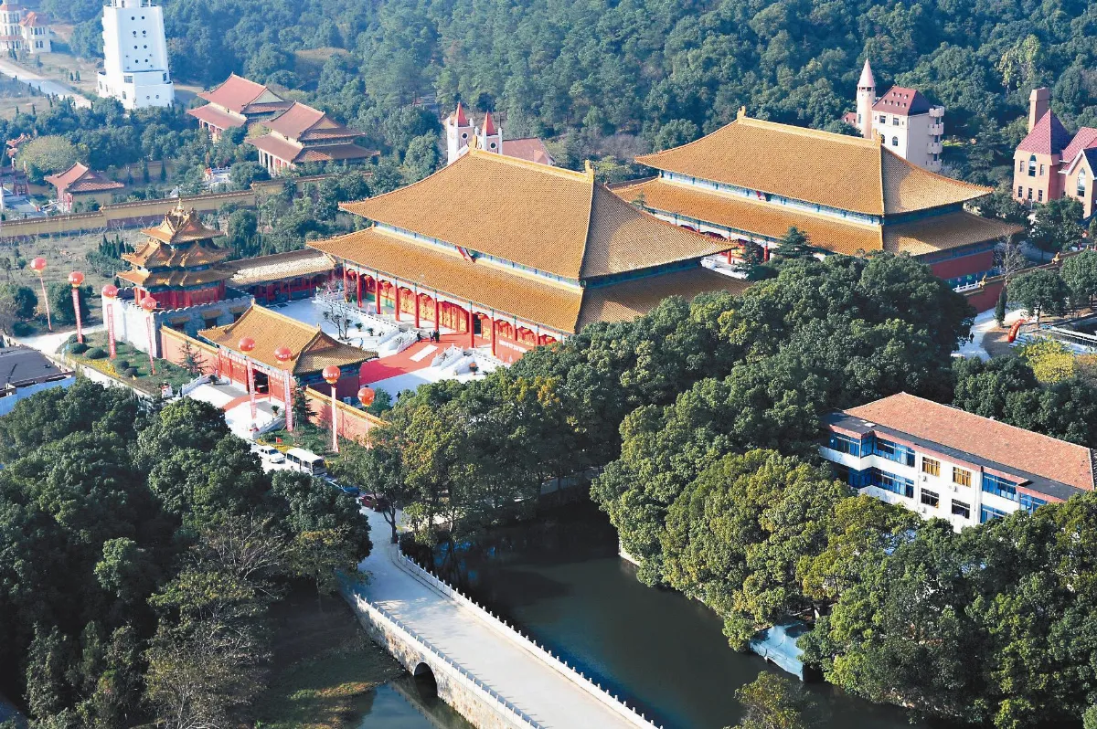 大陸華西村 等比複製北京故宮