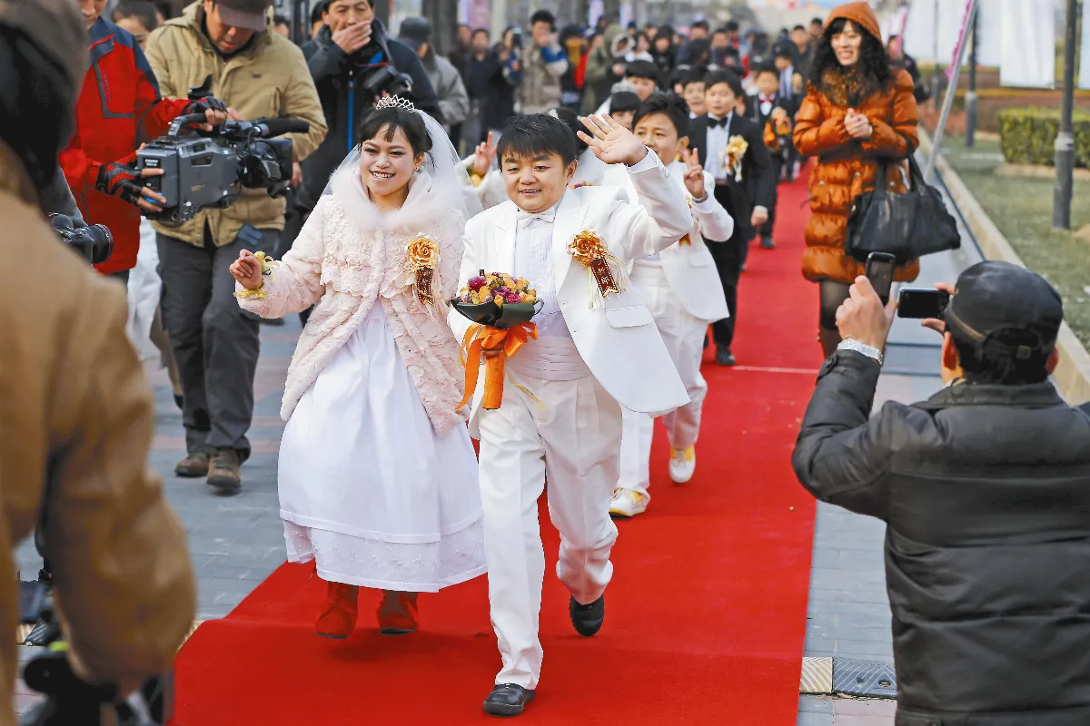 7位小矮人 娶白雪公主