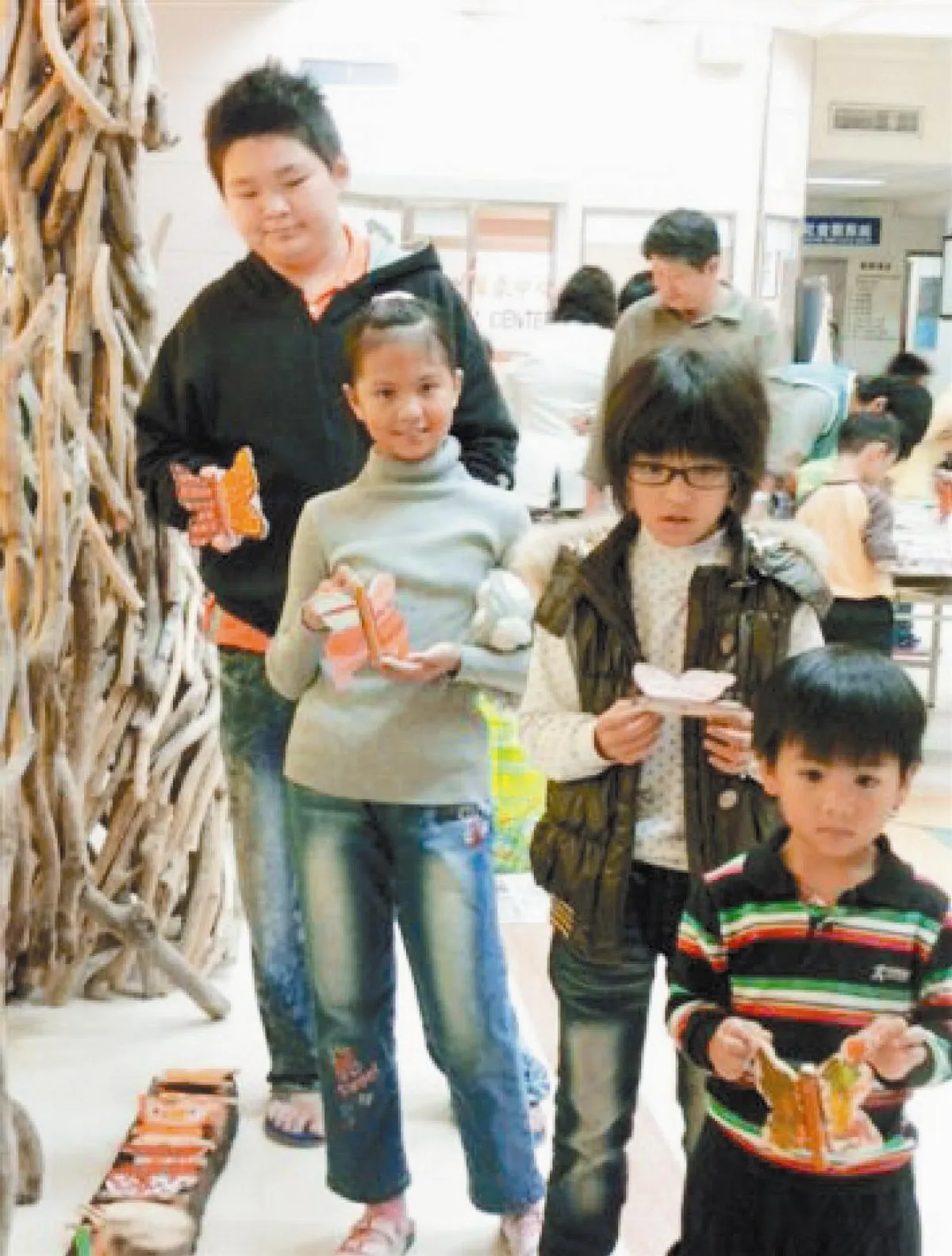 小朋友巧思 醫院大廳彩蝶飛舞