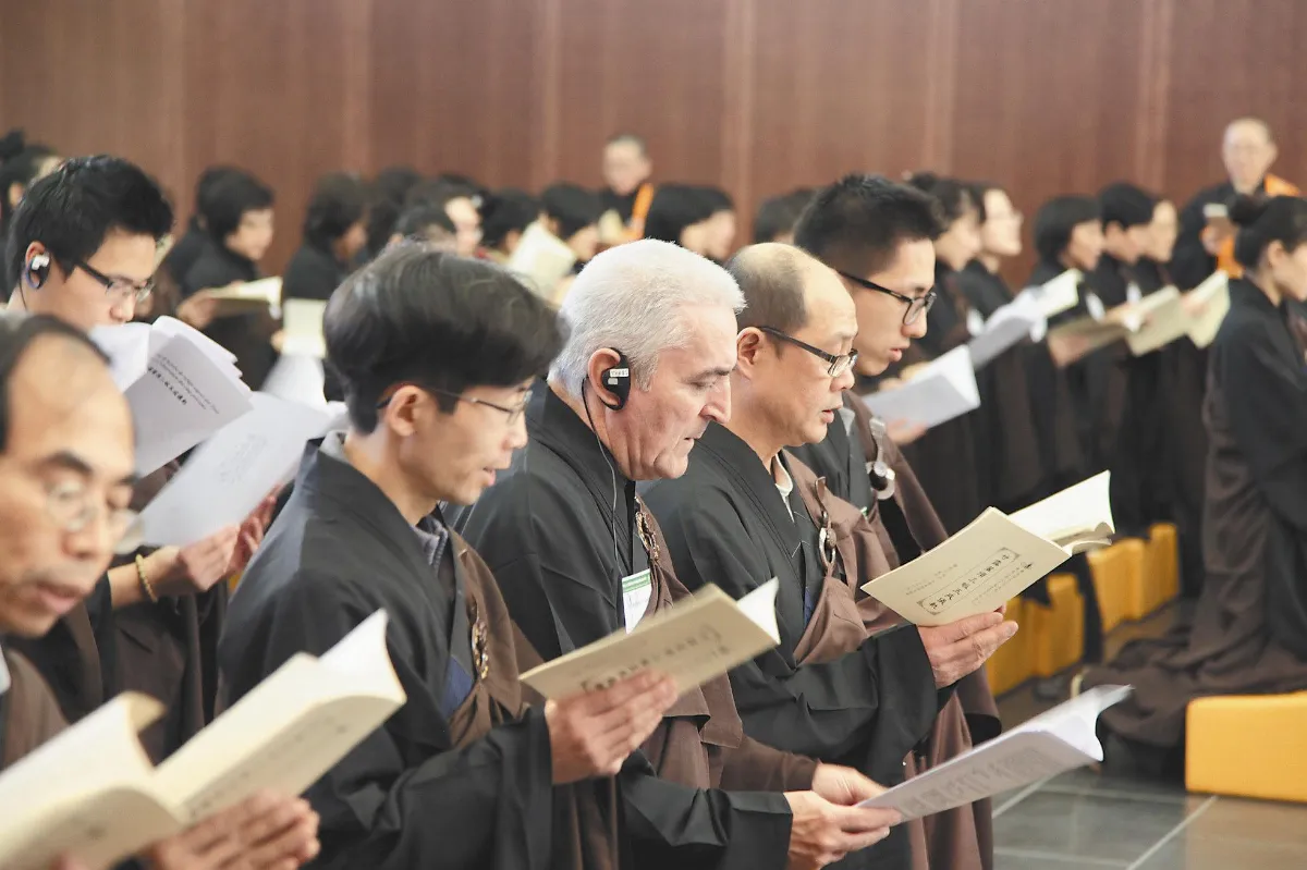 法華禪寺三皈五戒 逾百人入佛門