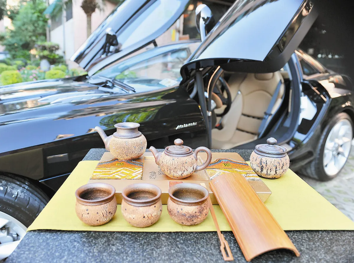 蝙蝠車上的野溪岩礦