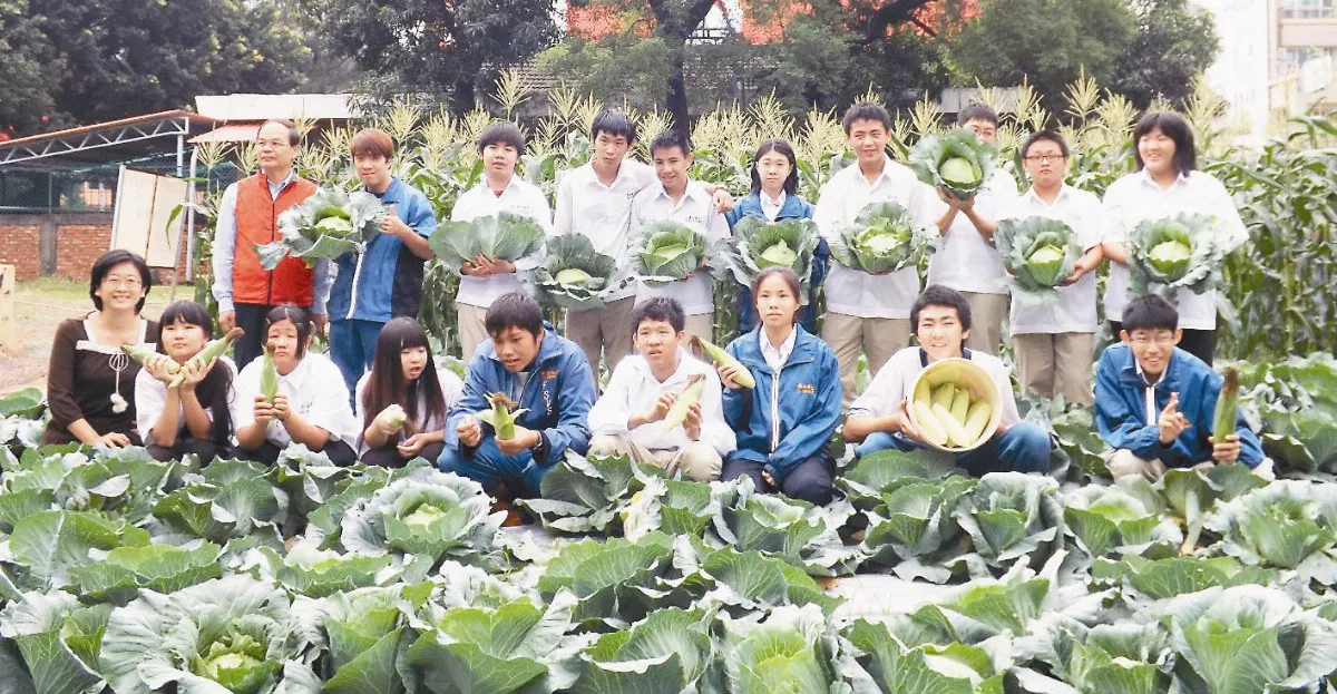 鳳山特教生 歡喜學務農