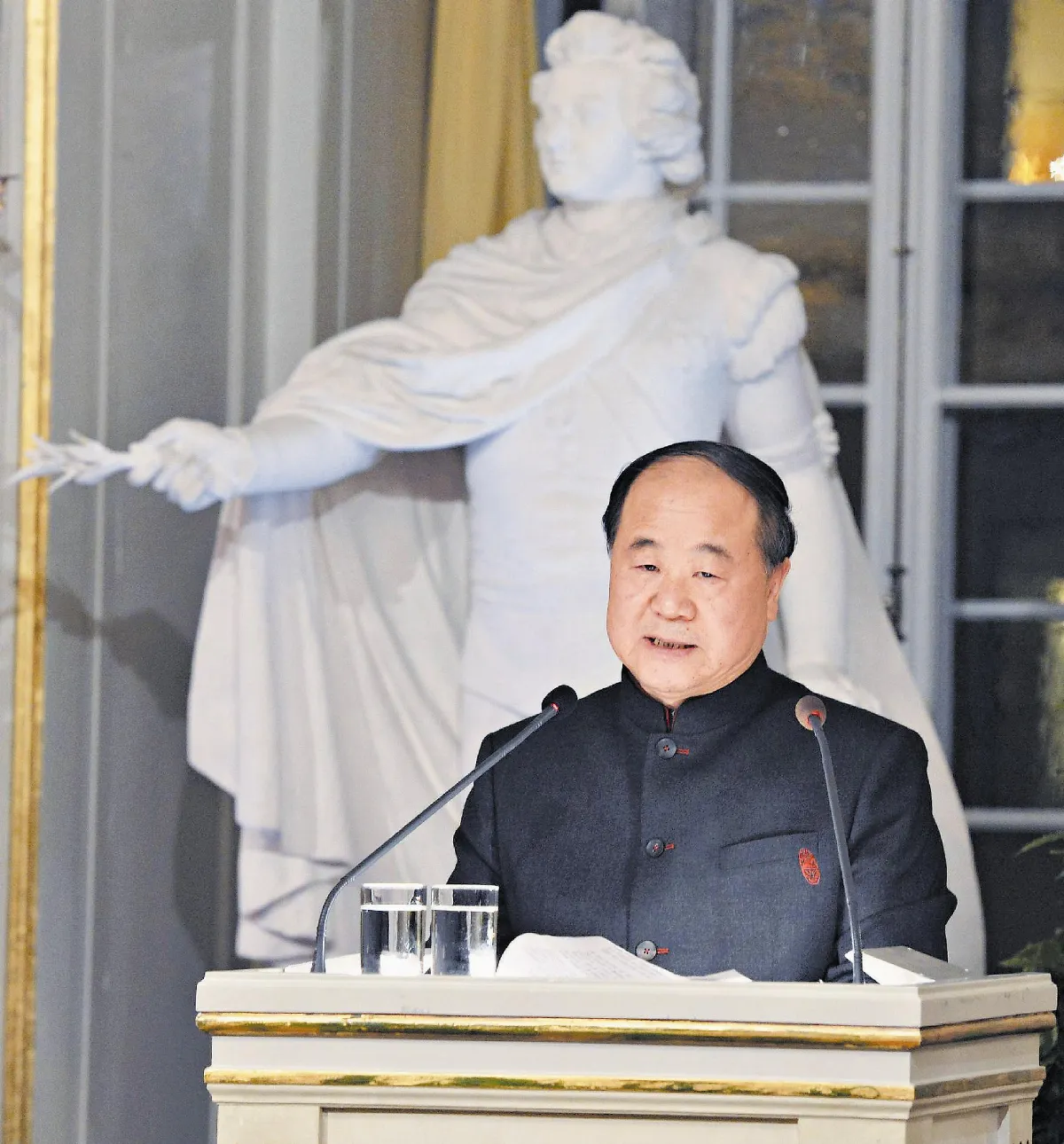 莫言：當眾人都哭，應許有人不哭