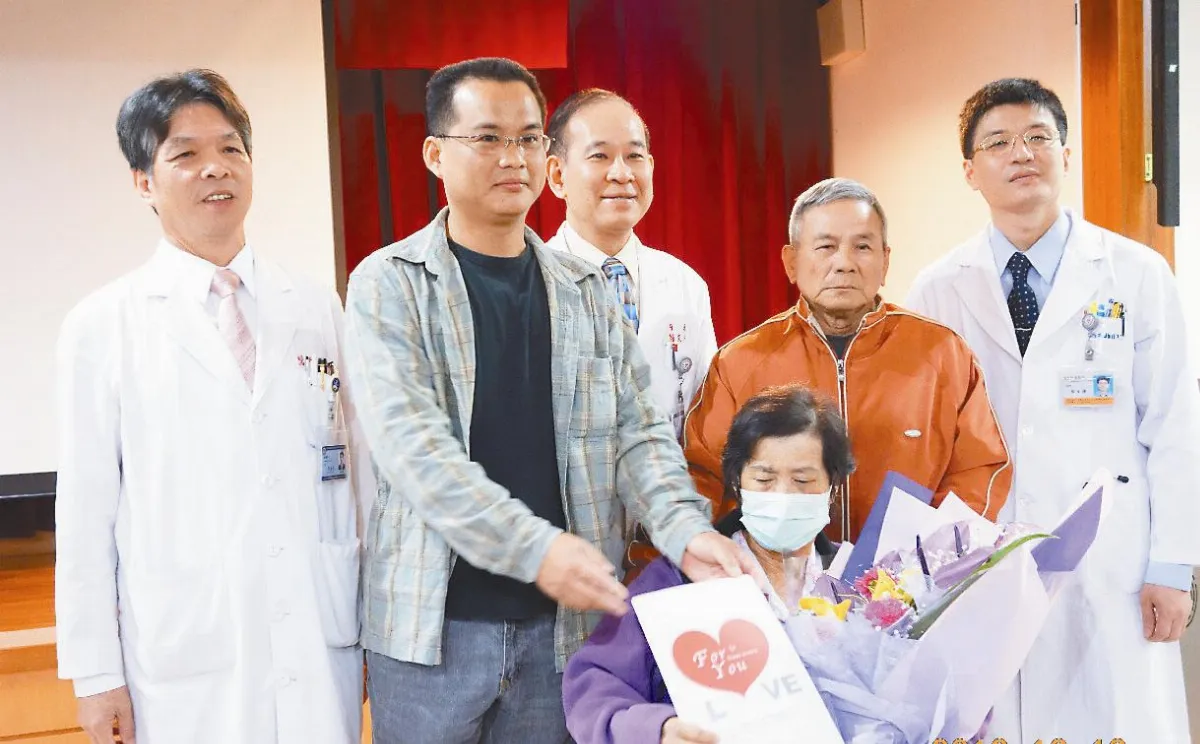 子捐肝救母