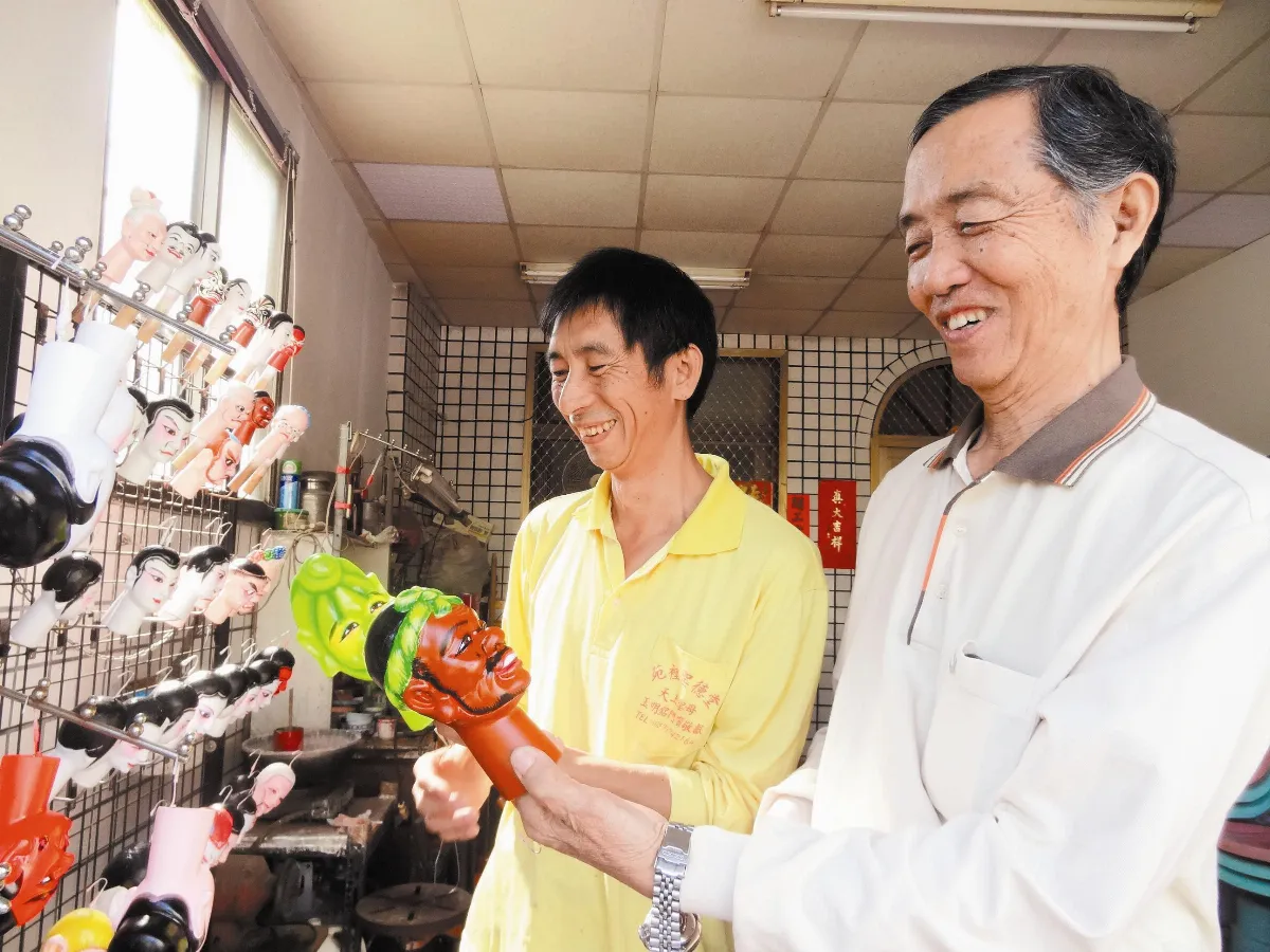 雕布袋戲偶 忠奸一手掌握