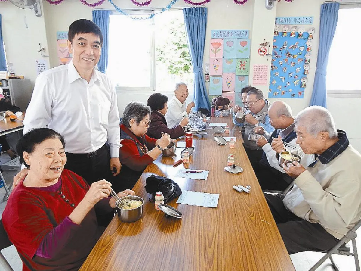【社區部落格】議長帶頭 為老人補溫馨