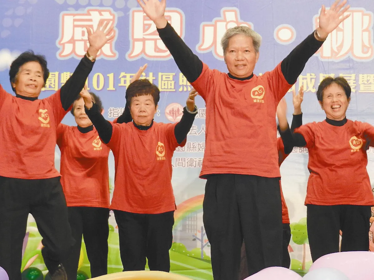 慈悲基金會搭舞台 長者開懷秀才藝