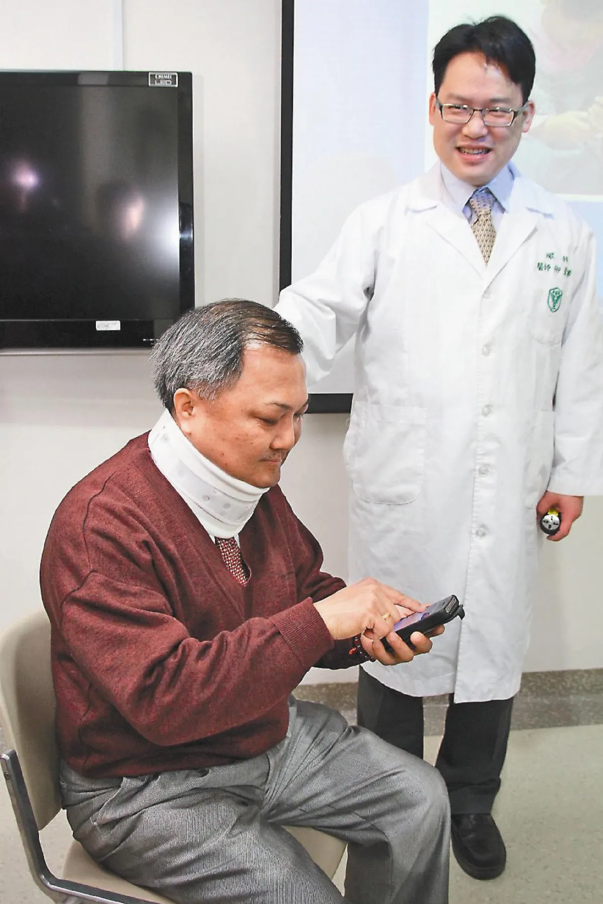 低頭族忽視保健 當心成頸圈族