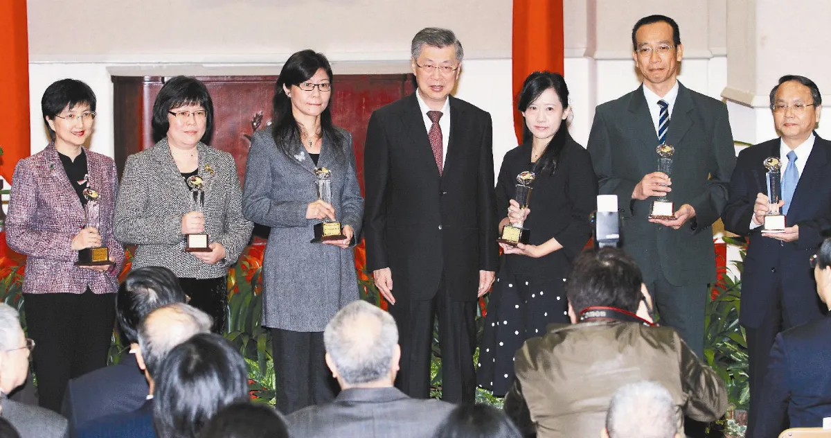 三心公務員 陳揆頒獎