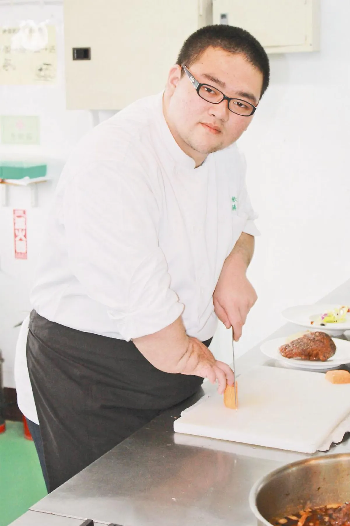 左手秀廚藝  歹子走回正途