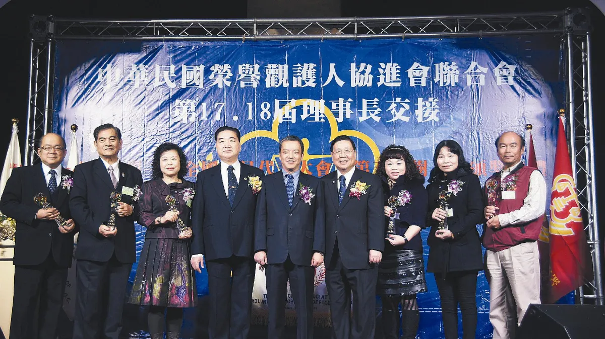 佛光人榮譽榜黃重義、李秀英 監獄布教獲表揚