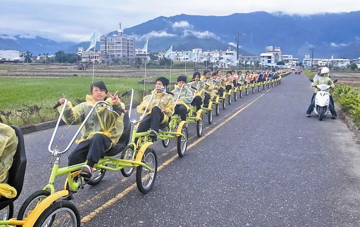 哇！蜈蚣三輪車！