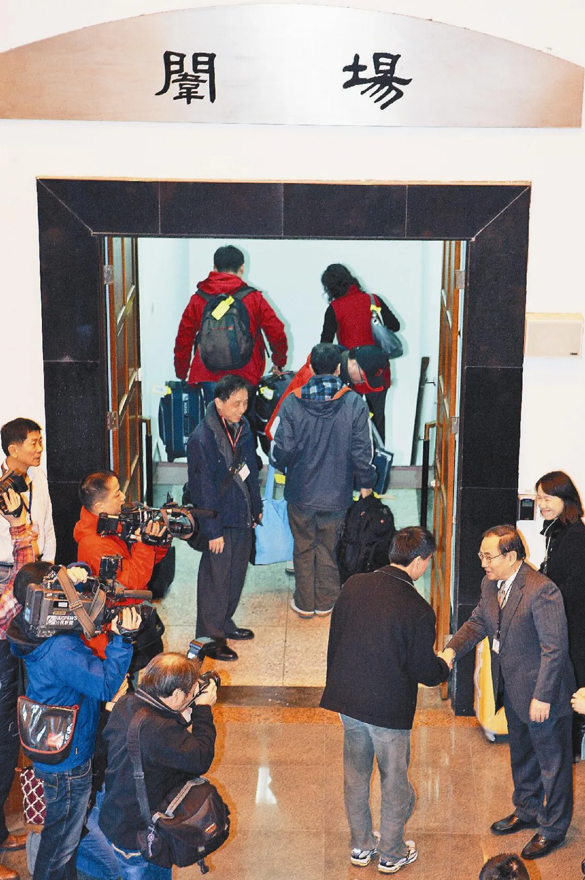 命題老師、試考生入闈