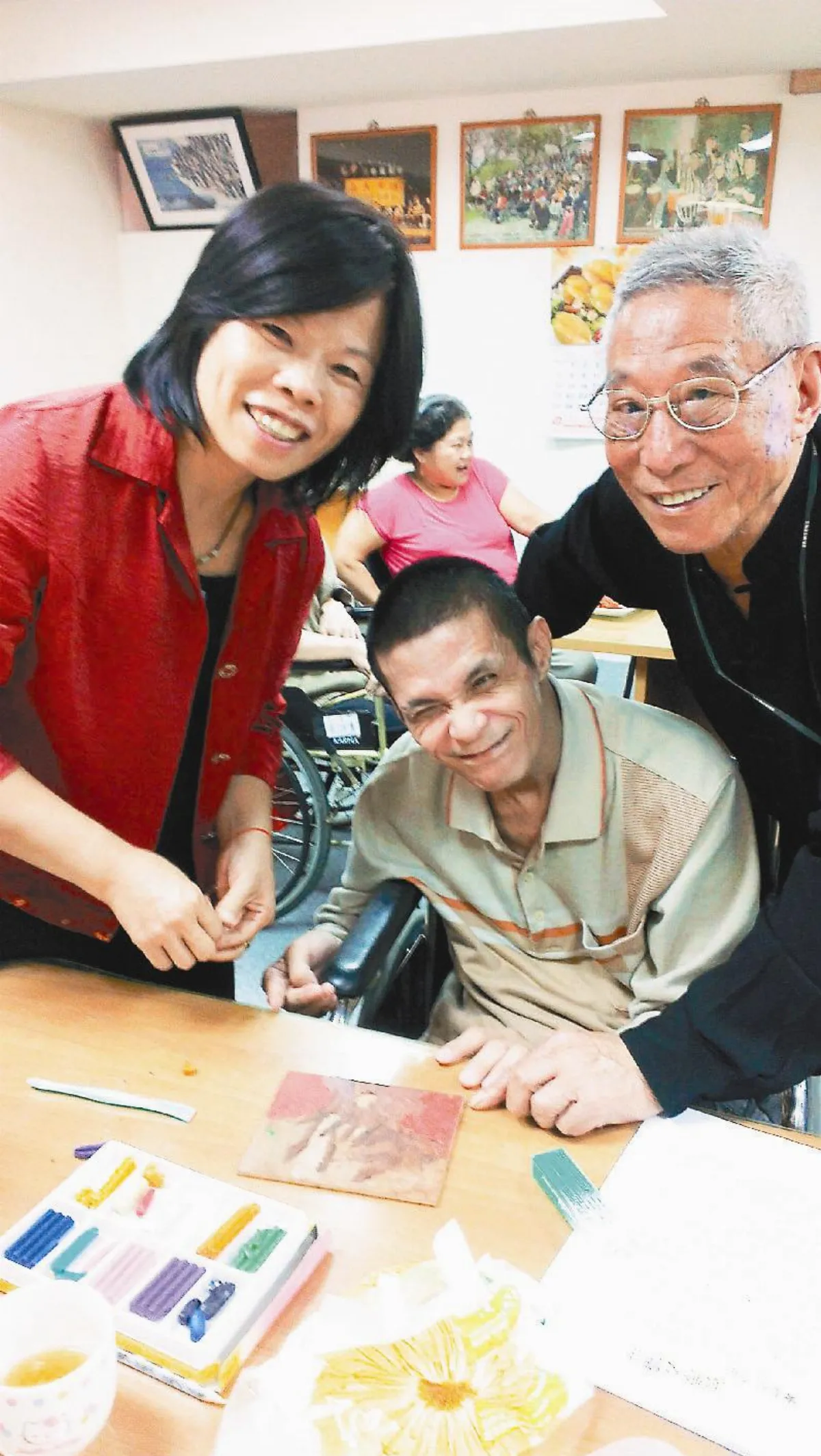 藝術治療 小腦萎縮患笑了
