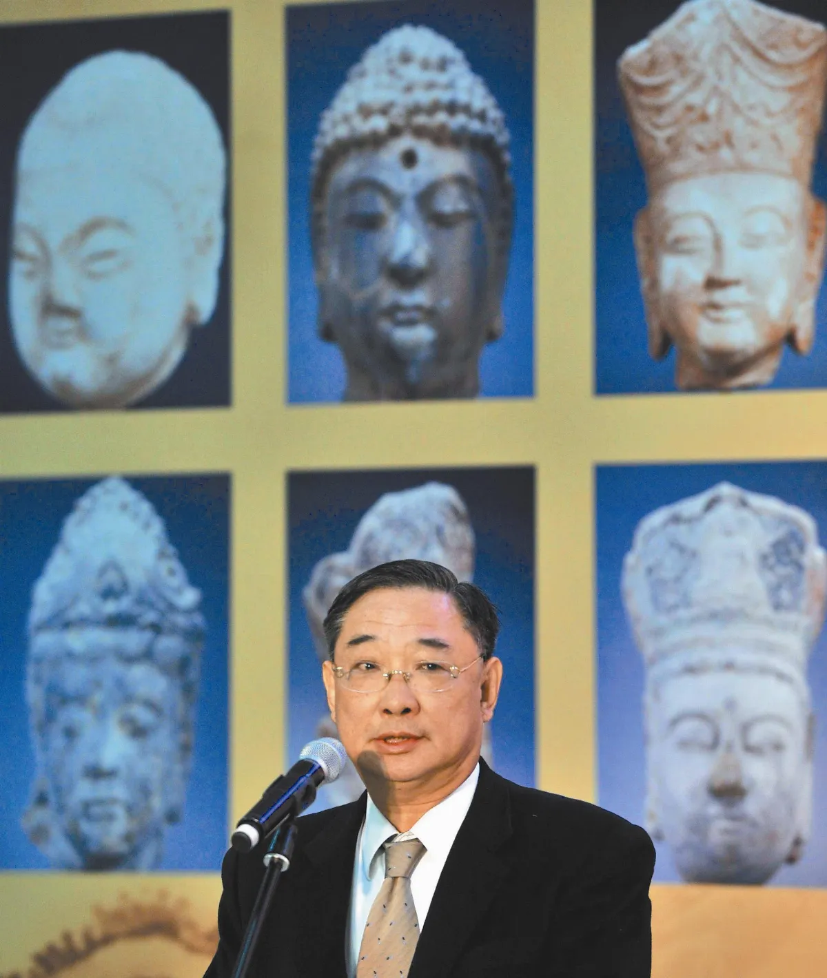 捐回佛首 促身首合璧