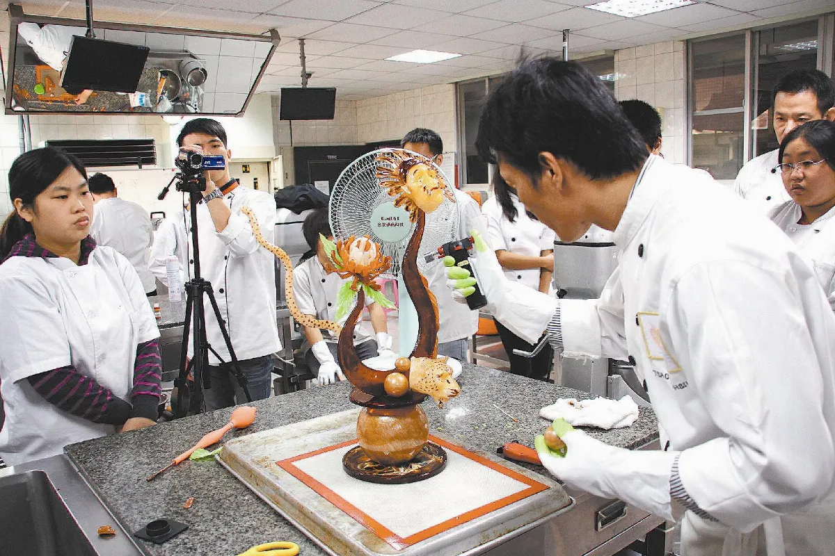 台首大學生 寒假學拉糖