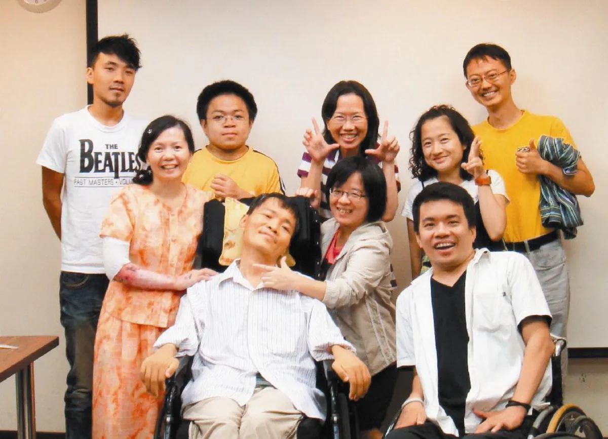 9罕病勇士出書   分享崎嶇心路