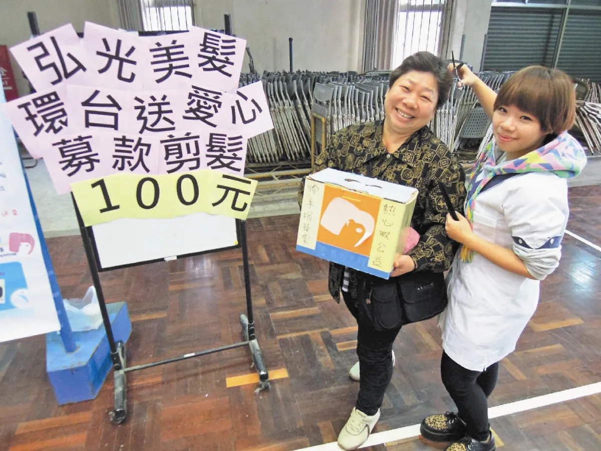 弘髮少年 環台幫老人義剪送幸福