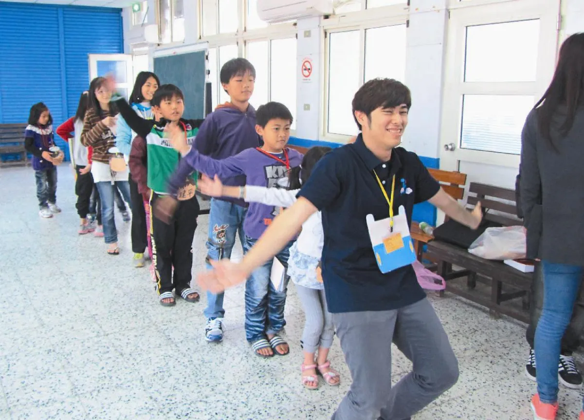 成大慈幼辦閱讀營 新書捐崎峰國小