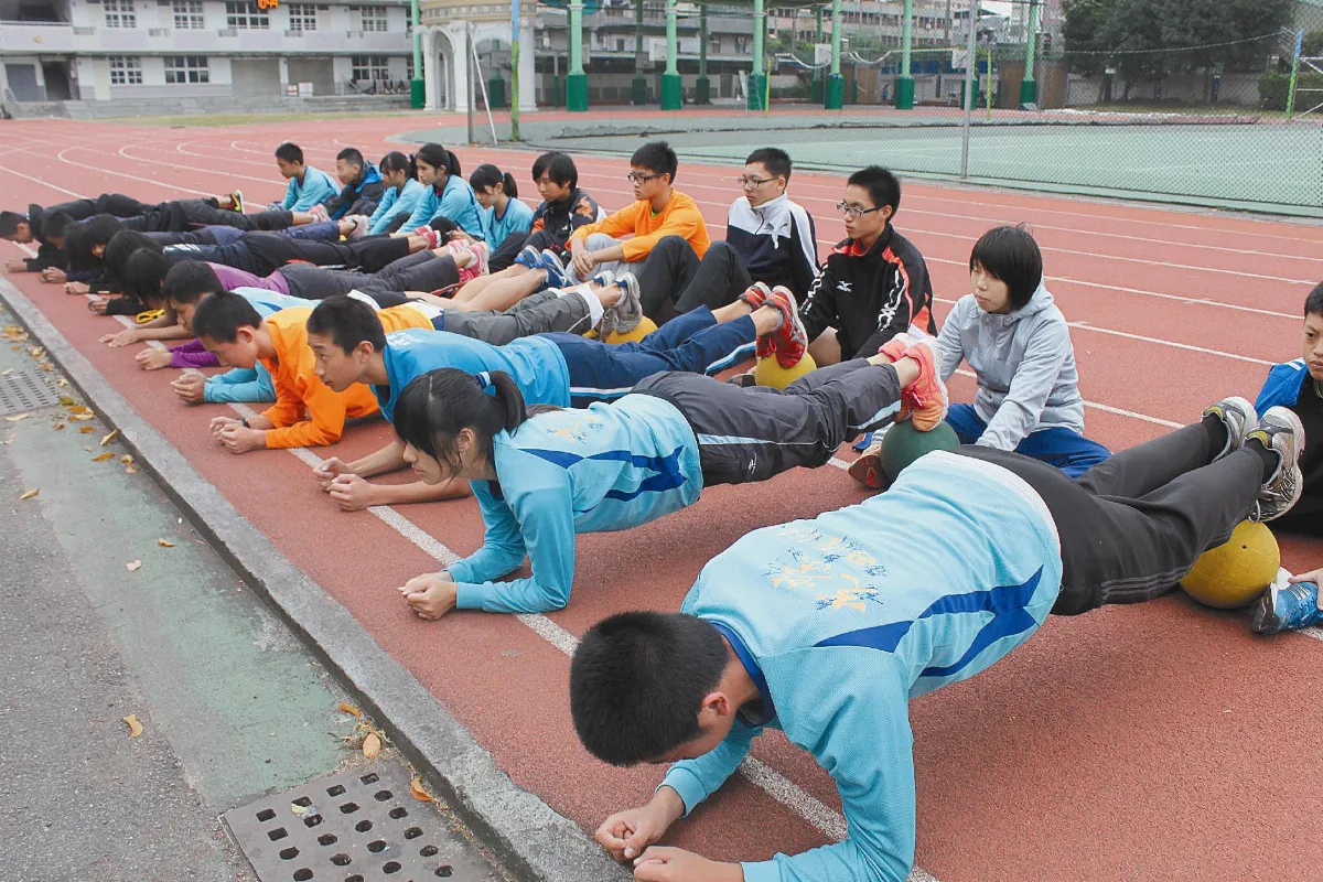 光榮田徑隊苦練 備戰全中運