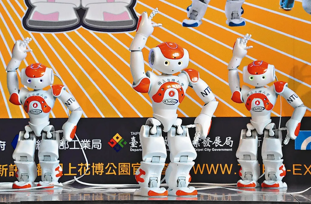 機器人 跳給你看