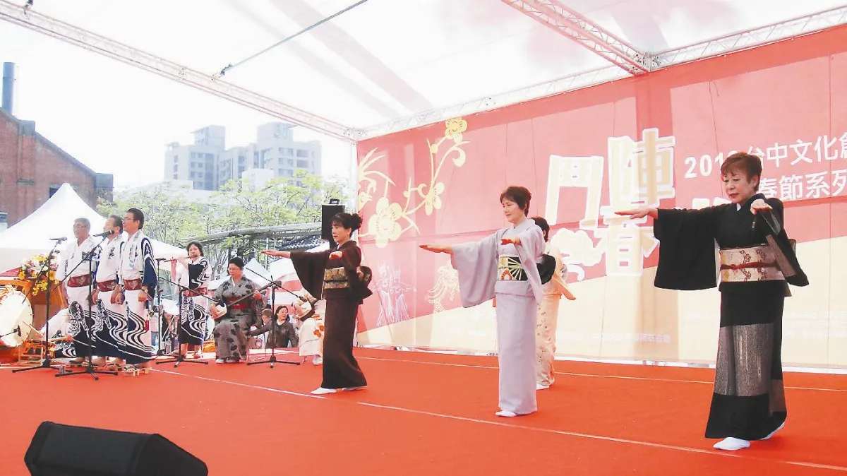 三太子、郡上舞 台中鬥陣春遊