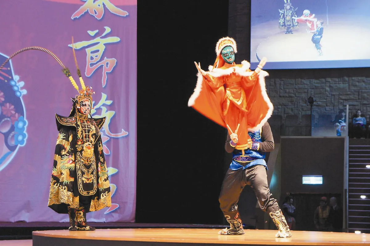 佛館大覺堂春節藝演快過百分之一秒 木偶變臉真妙