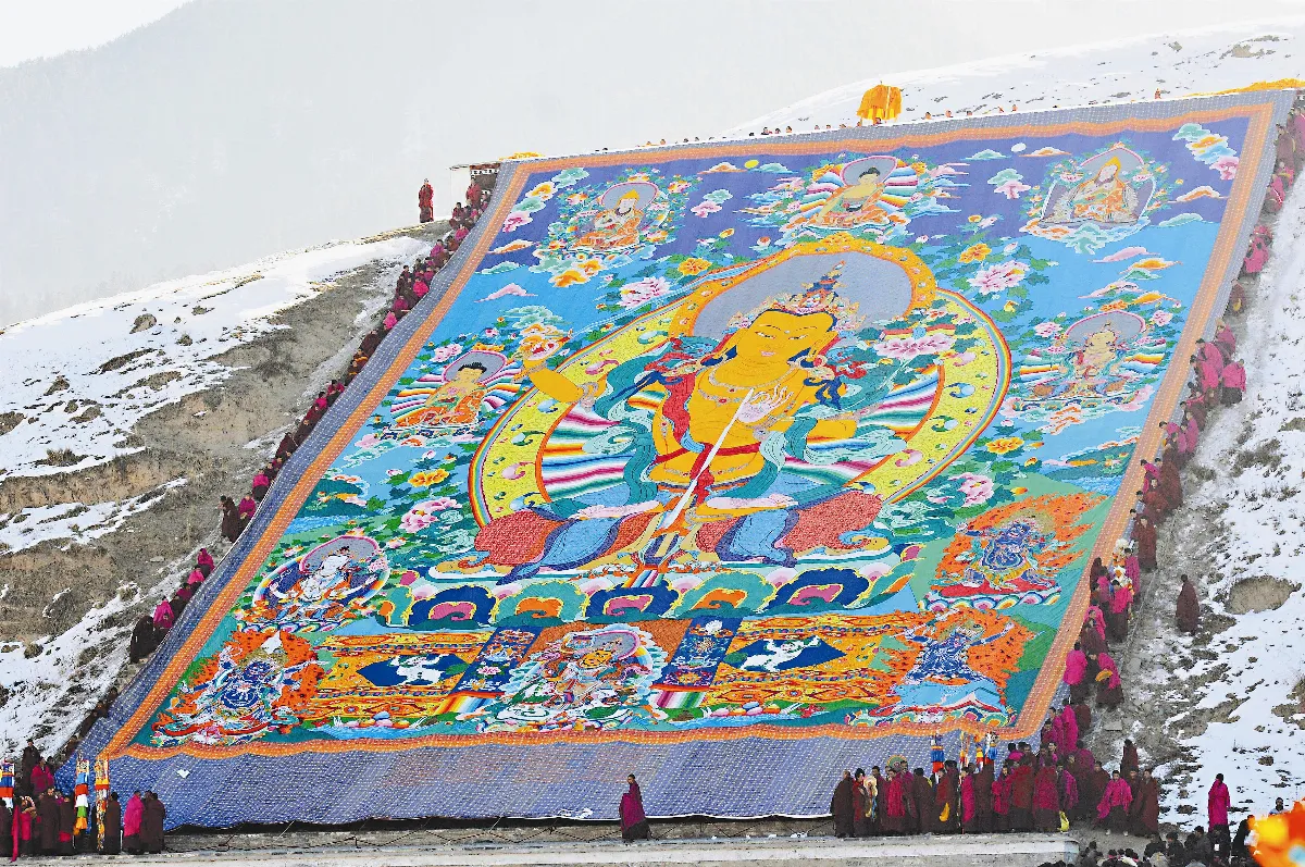 拉卜楞寺曬佛節 逾萬人瞻仰