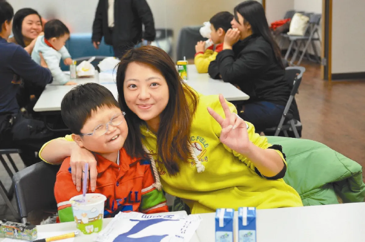 泳訓復健 身障兒彩繪人生