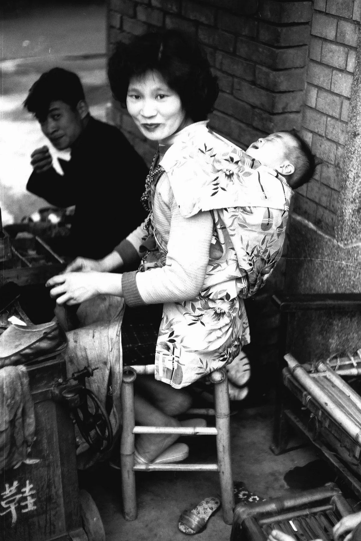 歲月台灣系列‧母親修補皮鞋