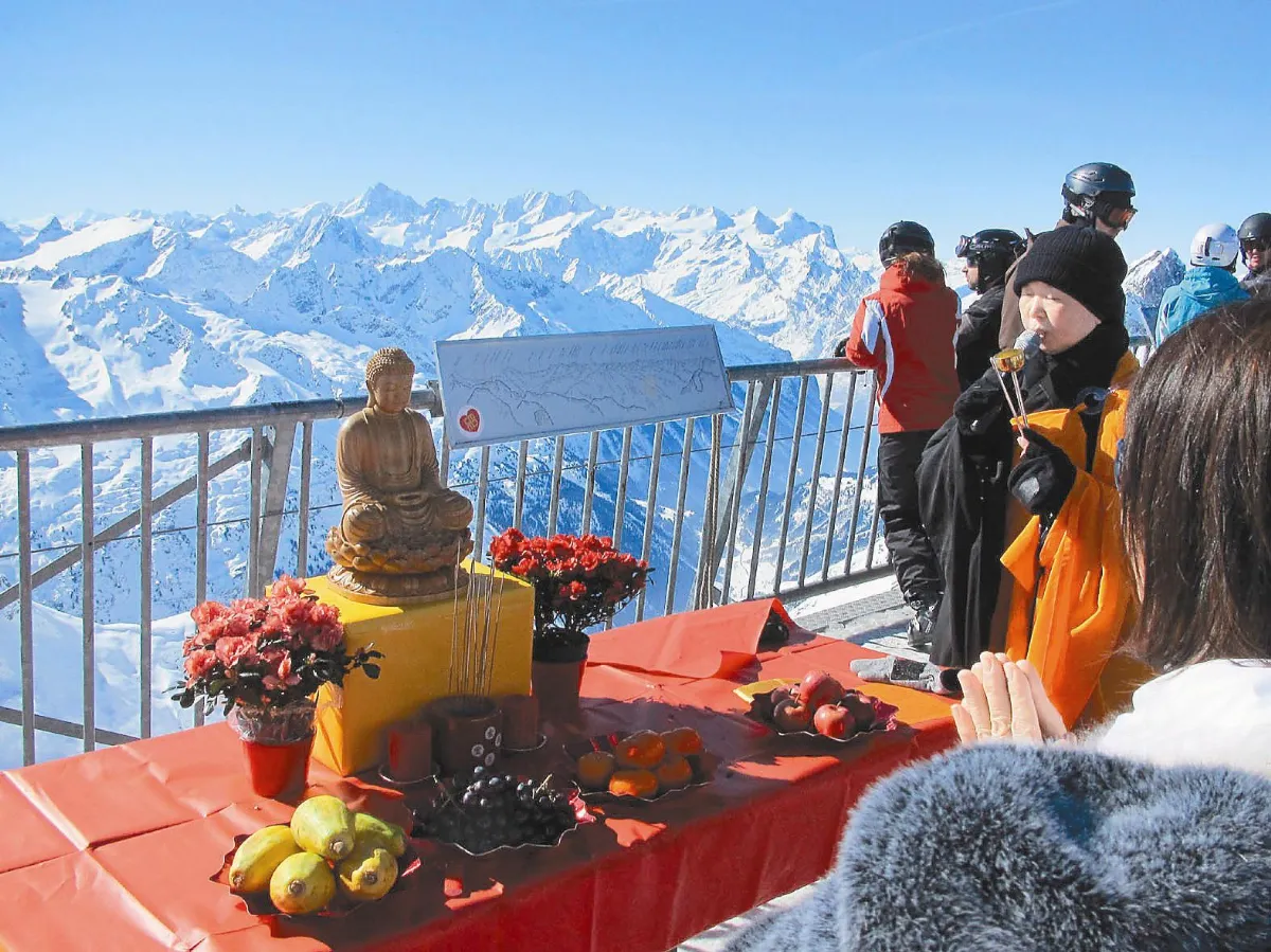 鐵力士山祈福 佛力加持滑雪者