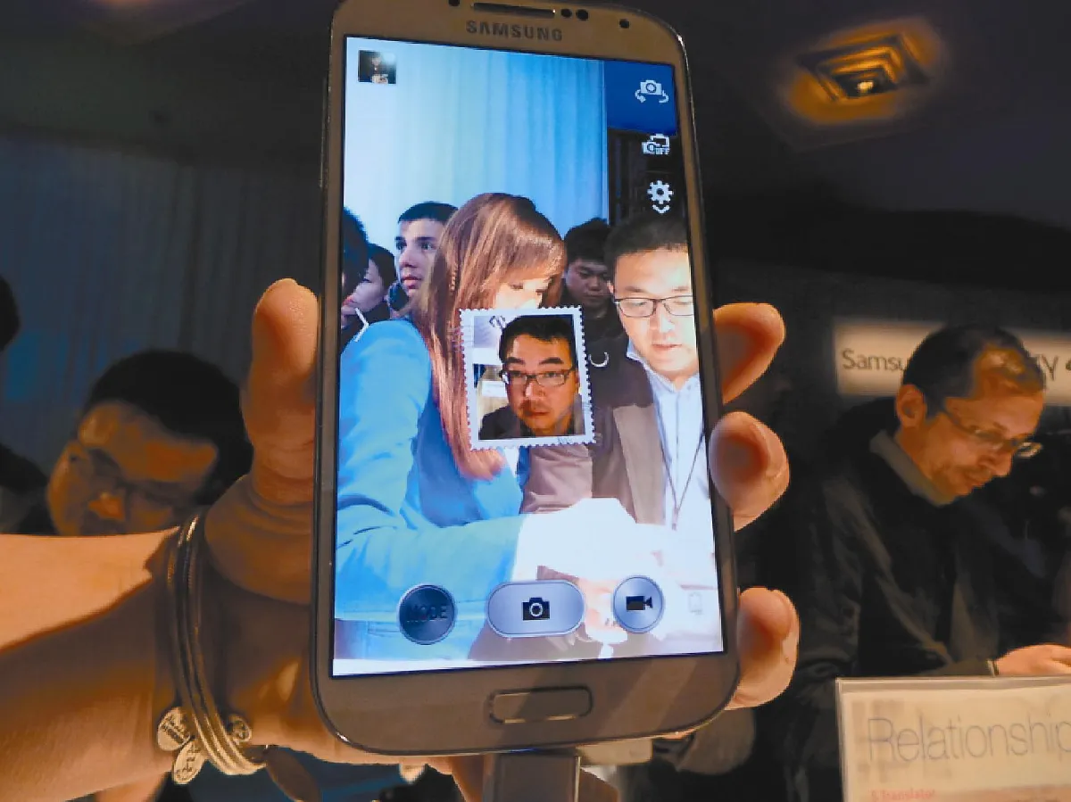 眼球手勢操控 三星S4酷炫亮相